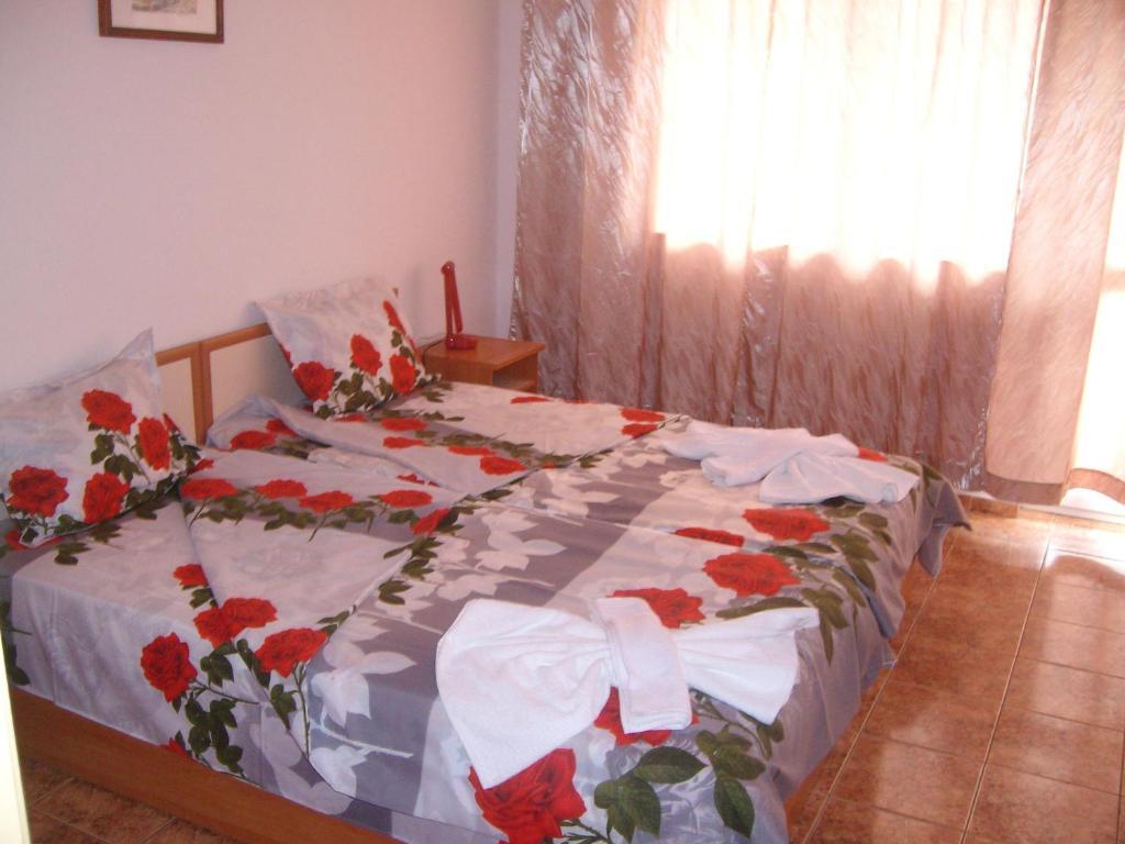 Nelly Guest House Ravda Rum bild