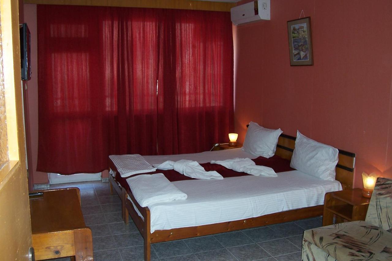 Nelly Guest House Ravda Exteriör bild