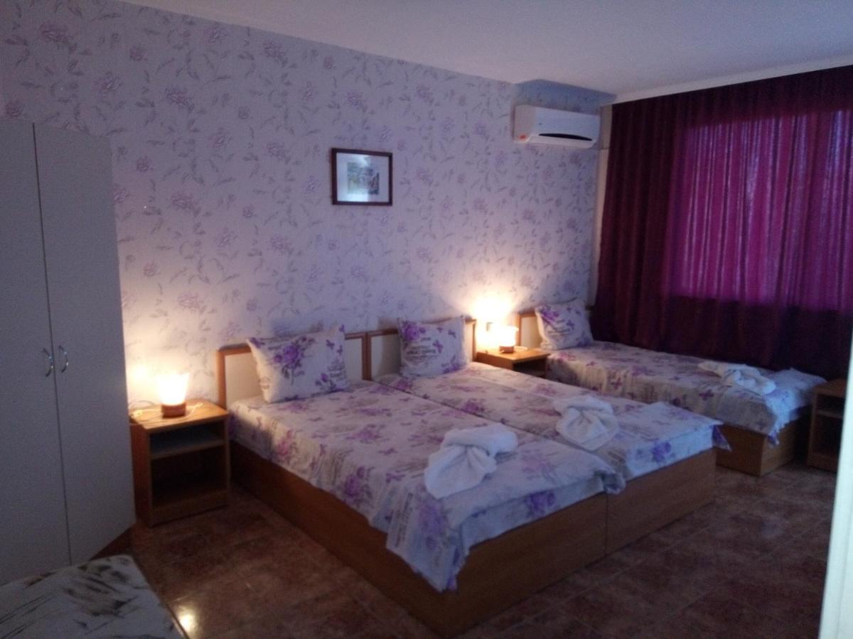 Nelly Guest House Ravda Exteriör bild